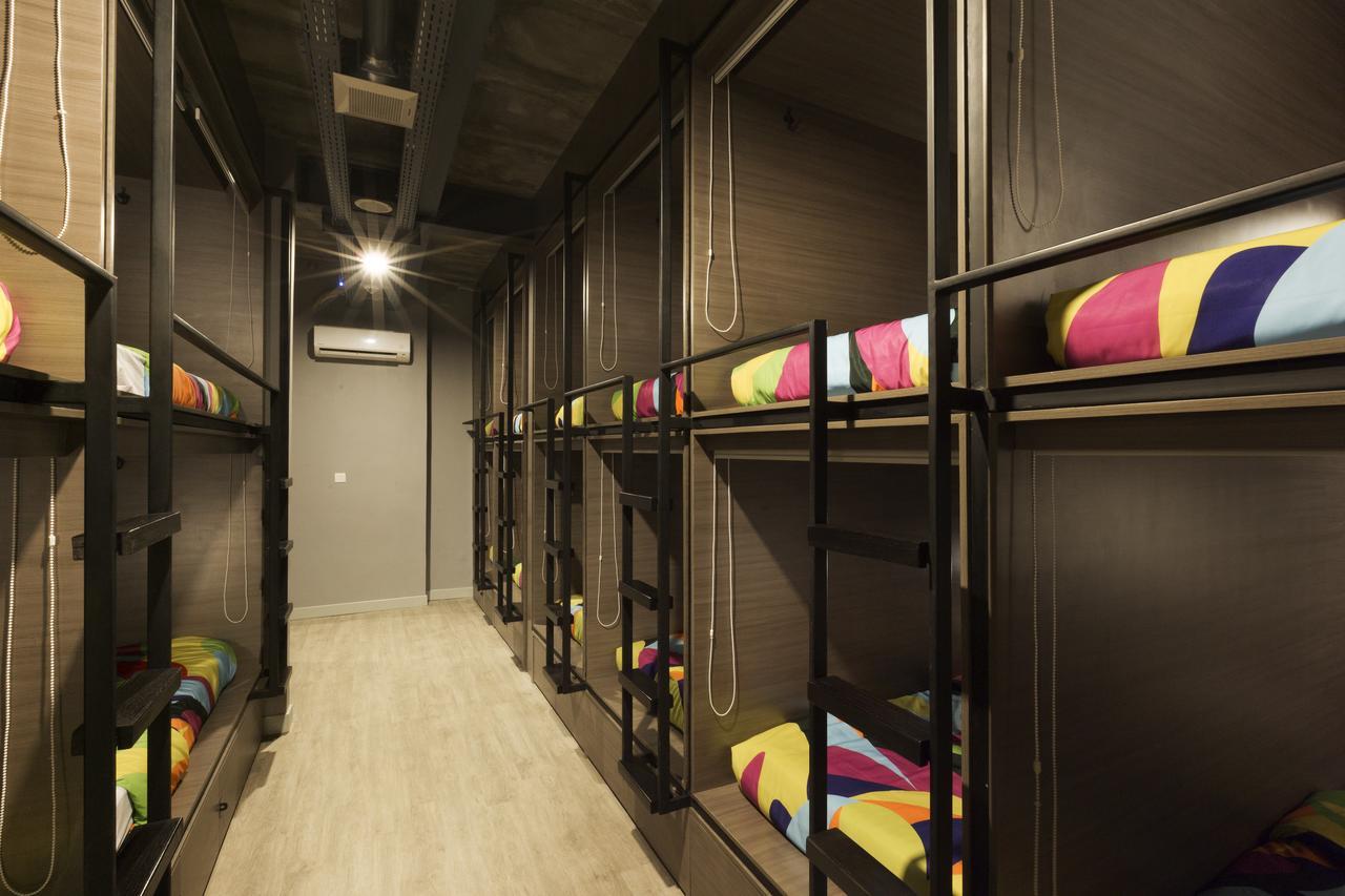 Nomad Hostel Kemang Giacarta Esterno foto