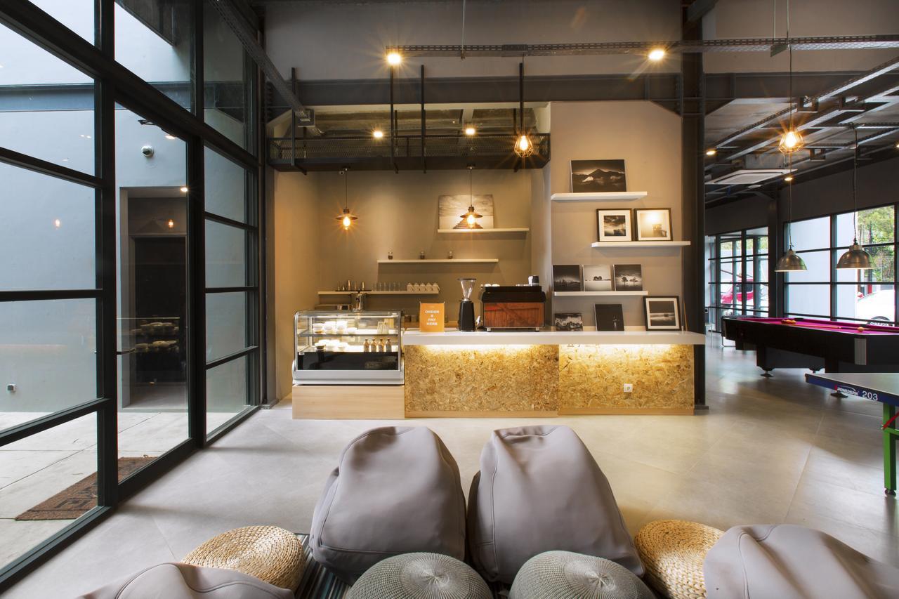 Nomad Hostel Kemang Giacarta Esterno foto