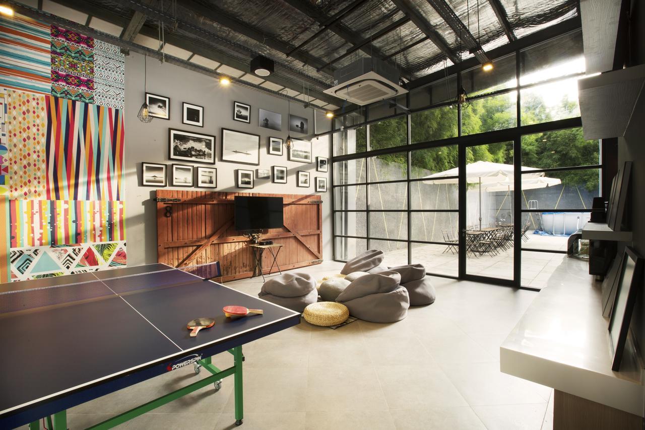 Nomad Hostel Kemang Giacarta Esterno foto