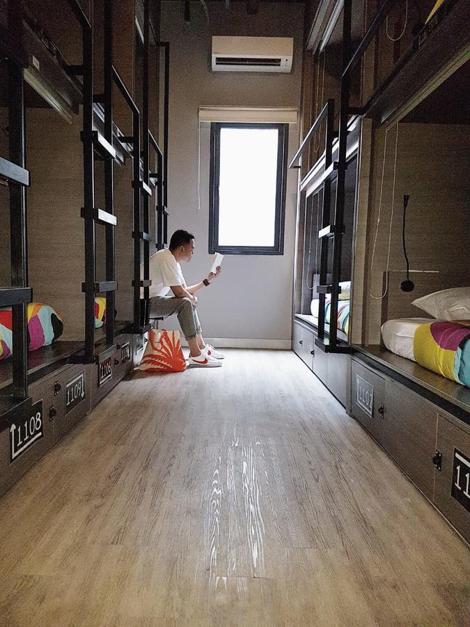 Nomad Hostel Kemang Giacarta Esterno foto