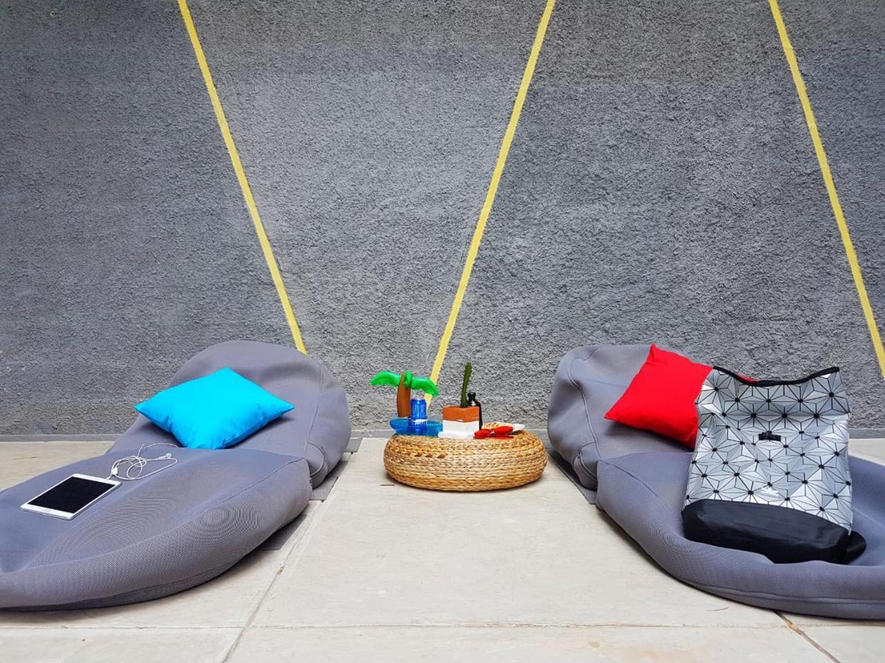 Nomad Hostel Kemang Giacarta Esterno foto