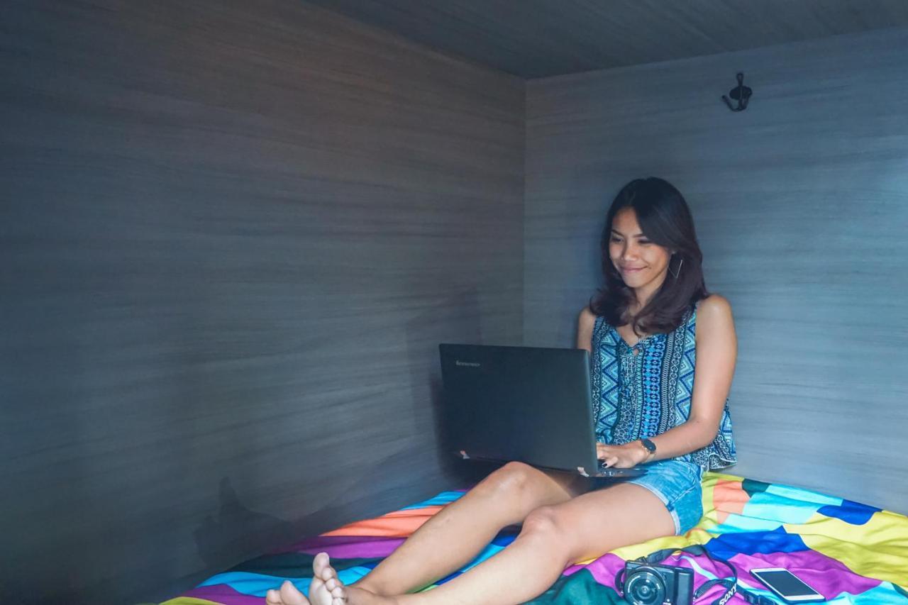 Nomad Hostel Kemang Giacarta Esterno foto