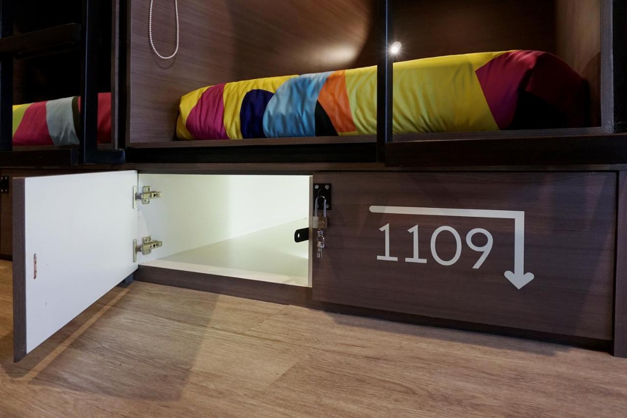 Nomad Hostel Kemang Giacarta Esterno foto