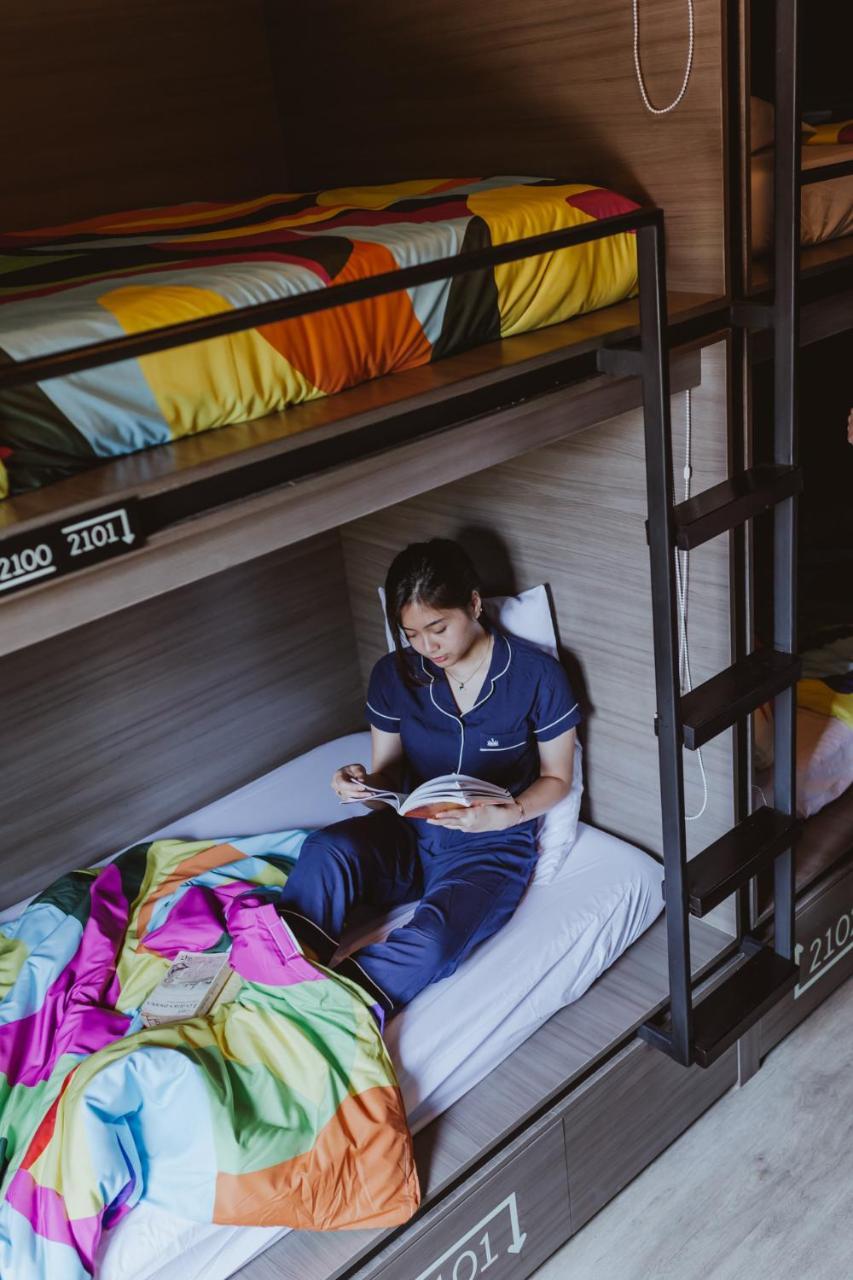Nomad Hostel Kemang Giacarta Esterno foto