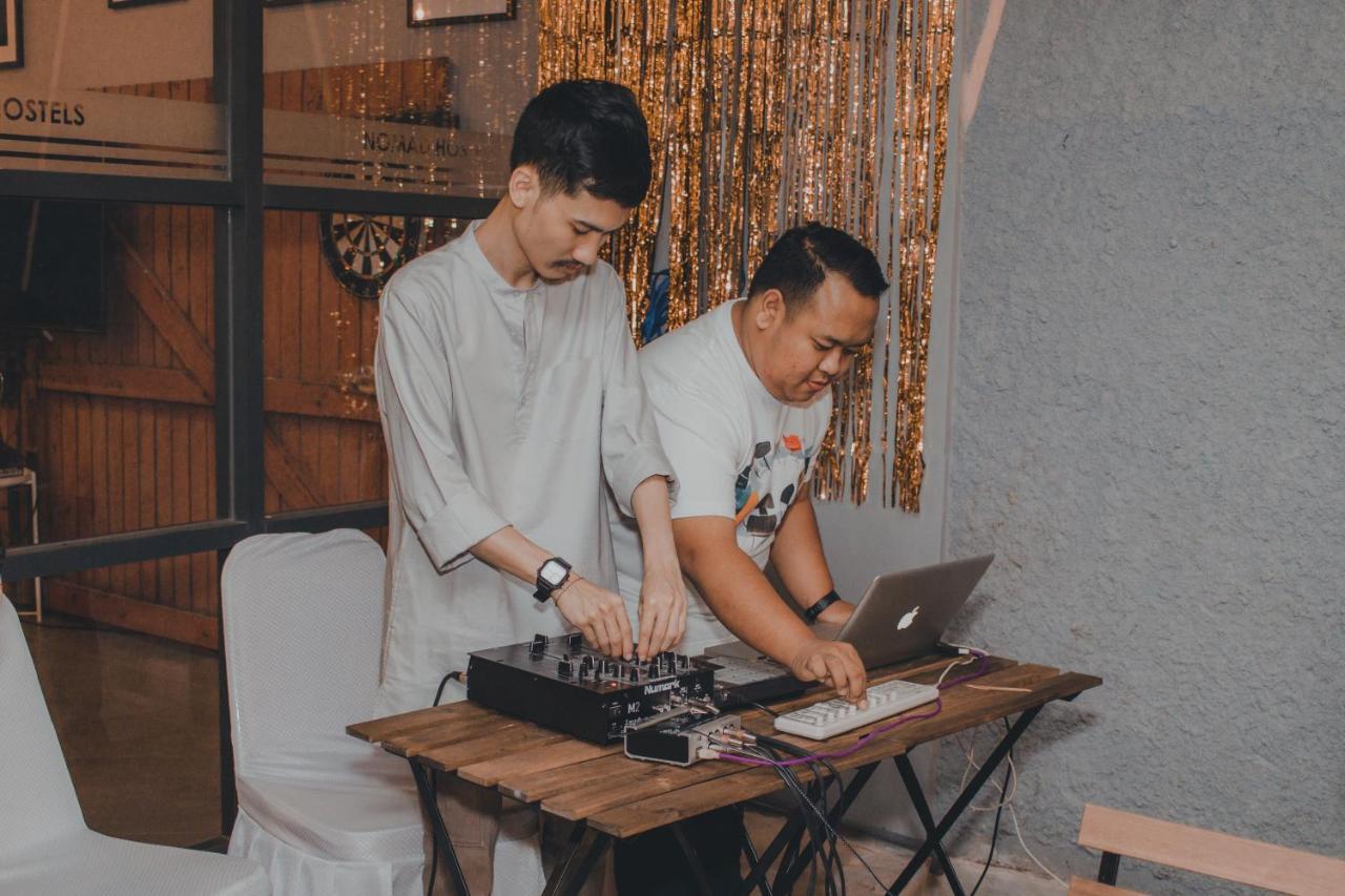 Nomad Hostel Kemang Giacarta Esterno foto