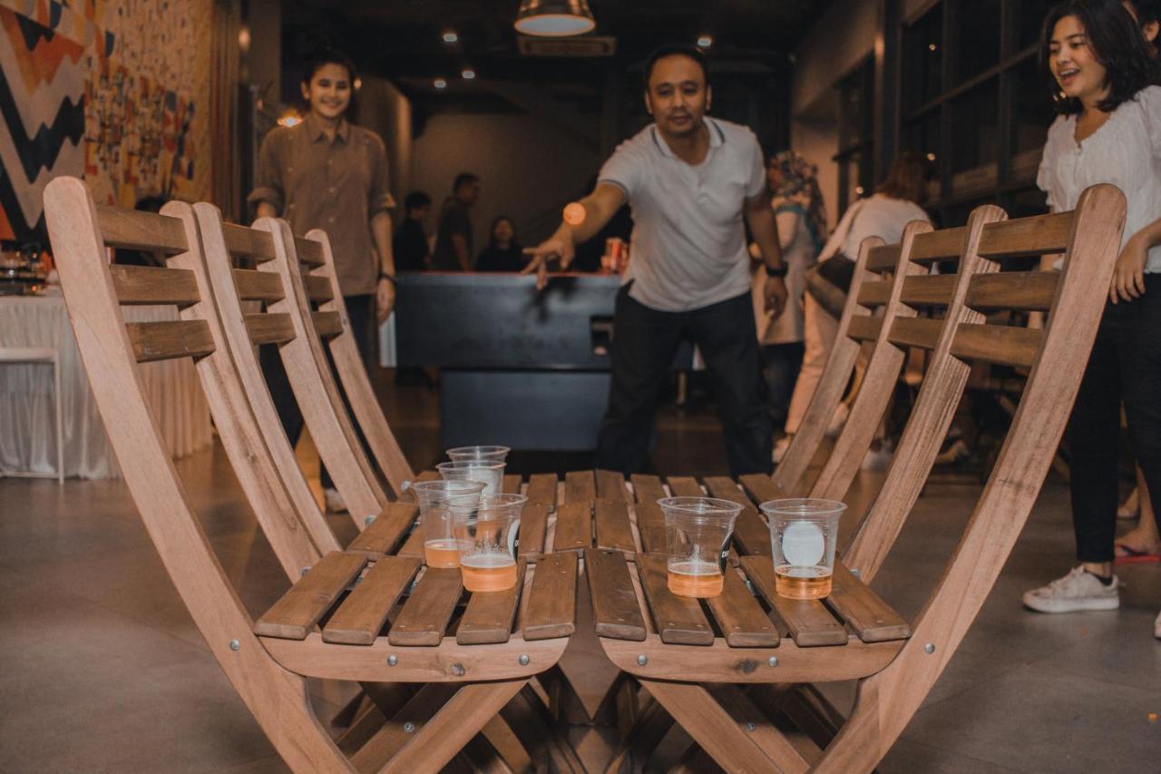 Nomad Hostel Kemang Giacarta Esterno foto
