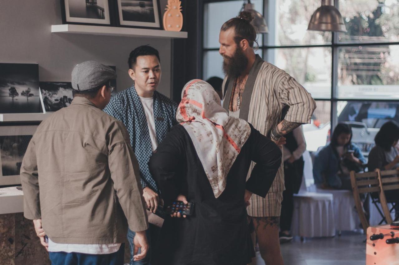 Nomad Hostel Kemang Giacarta Esterno foto